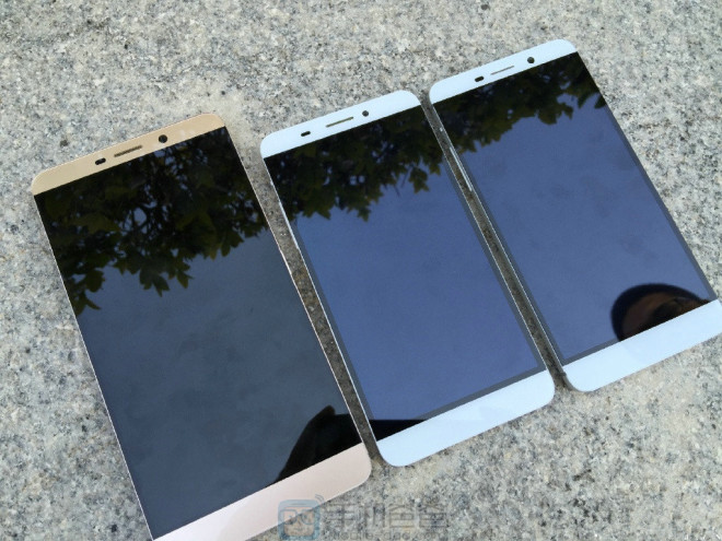 Bộ ba smartphone này có thiết kế mặt trước khá ấn tượng