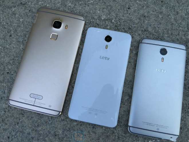 Mặt sau khá giống với iPhone 6 và iPhone 6 Plus