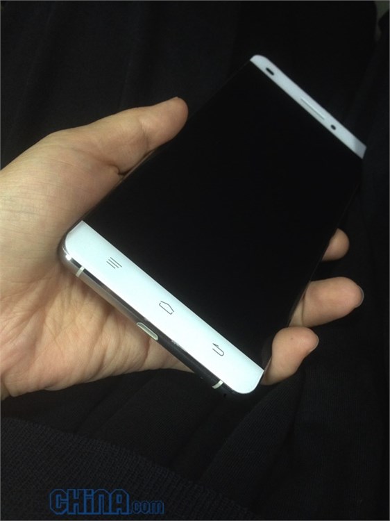 Smartphone không viền của Oukitel 2