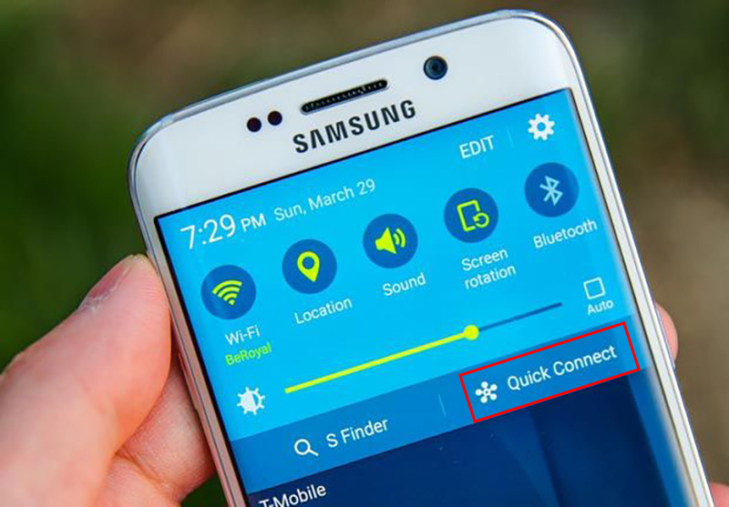 Cách kết nối điện thoại Samsung với tivi nhanh chóng và hiệu quả > Bước 1: Vuốt màn hình để mở thanh trạng thái và chọn Kết nối nhanh (Quick Connect).