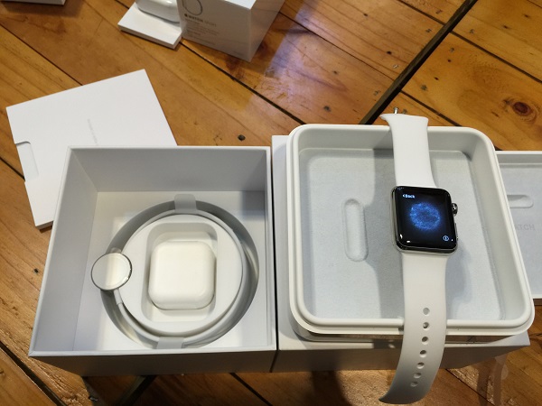 Mở hộp Apple Watch