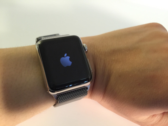 Khởi động Apple Watch