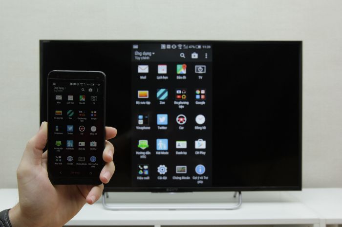 Cách phản chiếu hình ảnh từ điện thoại HTC lên tivi Sony > Màn hình điện thoại sẽ hiển thị trên màn hình tivi