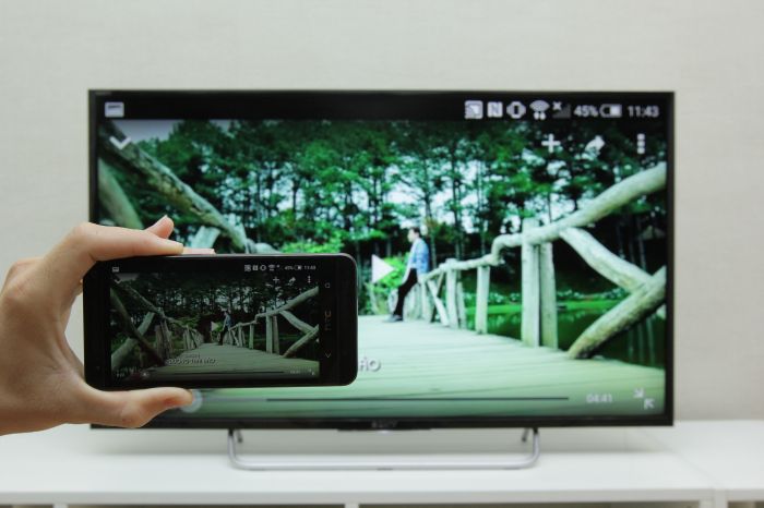 Cách phản chiếu hình ảnh từ điện thoại HTC lên tivi Sony > Tối ưu trải nghiệm giải trí trên màn hình lớn của tivi