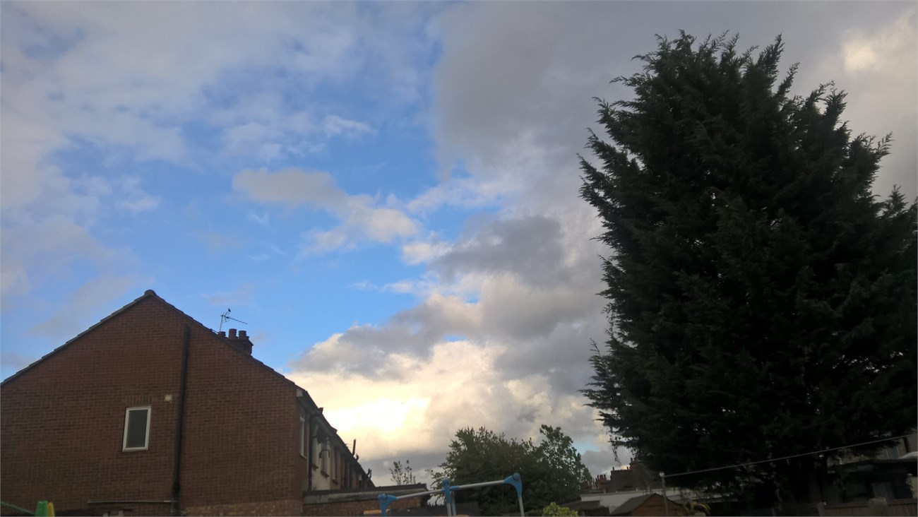 Ảnh chụp từ Lumia 640 XL (ảnh trên) và Galaxy S6 Edge (ảnh dưới) 1 Ảnh chụp từ Lumia 640 XL (ảnh trên) và Galaxy S6 Edge (ảnh dưới) 1