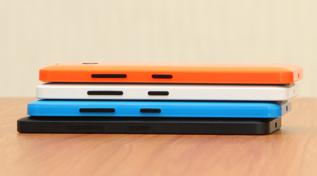 Microsoft Lumia 640 cạnh phải