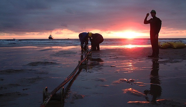 Cáp AAG đã được nối xong Cáp AAG đã được nối xong