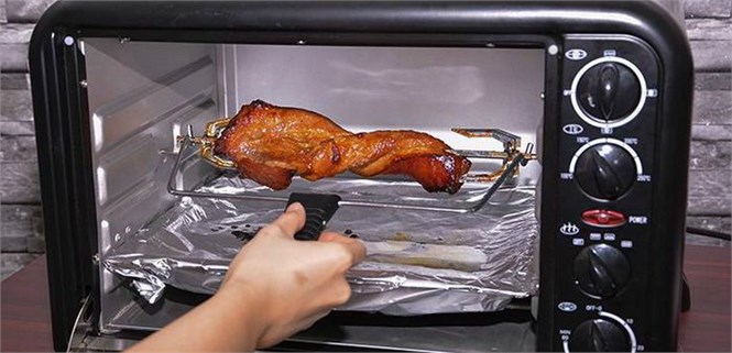 Có nên dùng giấy nhôm trong lò nướng?