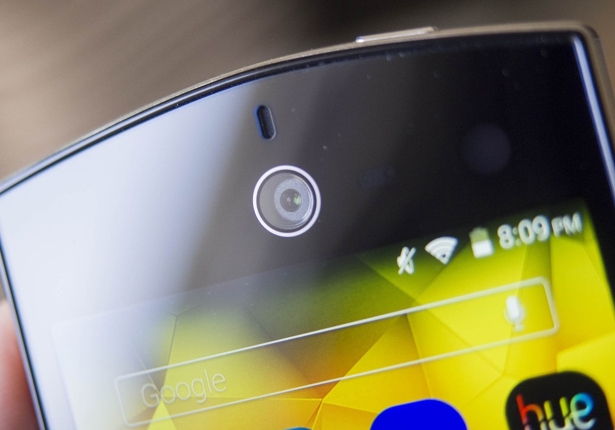 Cận cảnh camera phụ