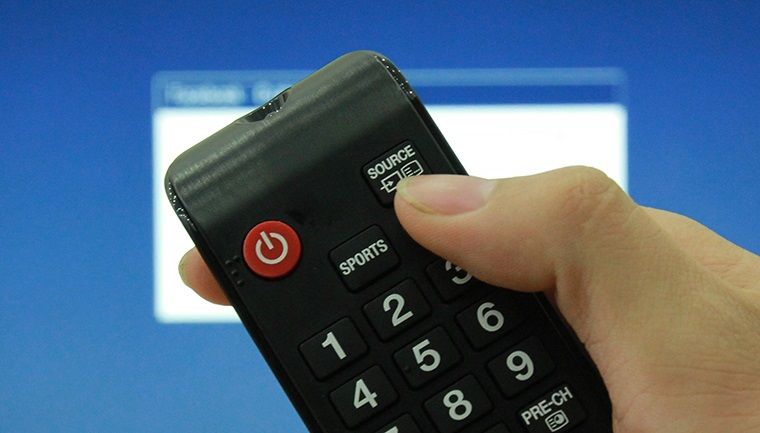 Cách ghi lại chương trình truyền hình trên Smart tivi Samsung 2015 > Nhấn nút SOURCE trên remote