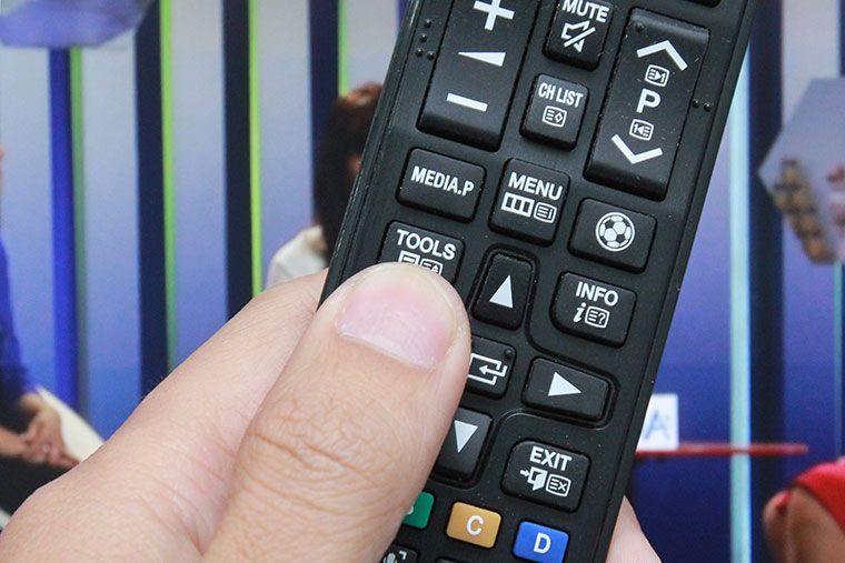 Nhấn vào nút Tool Cách ghi âm chương trình truyền hình trên tivi Samsung 2014 > Nhấn vào nút Tool