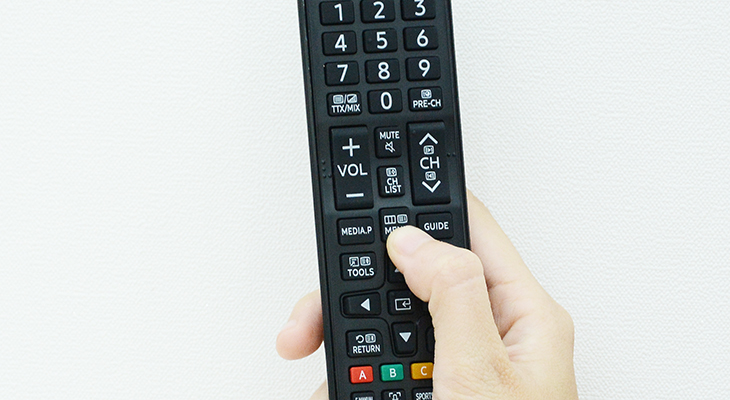 Cách dò kênh tivi Samsung thường > Nhấn nút MENU trên remote