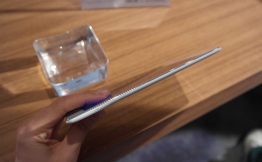 Thiết kế Zenpad S 8.0 cực đẹp mắt 2