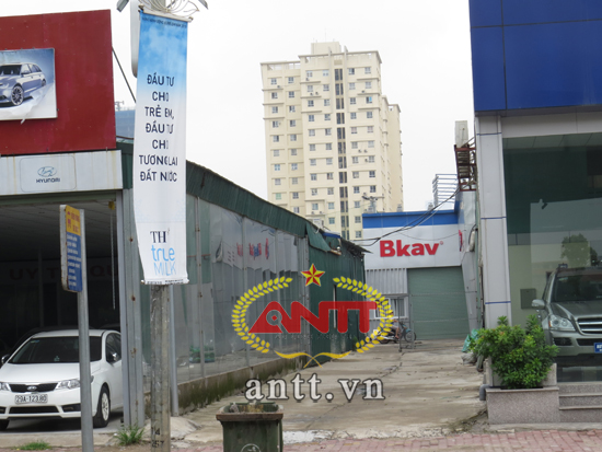 Nhìn tấm biển ít ai biết đây là nơi dẫn đường vào công xưởng của BKAV