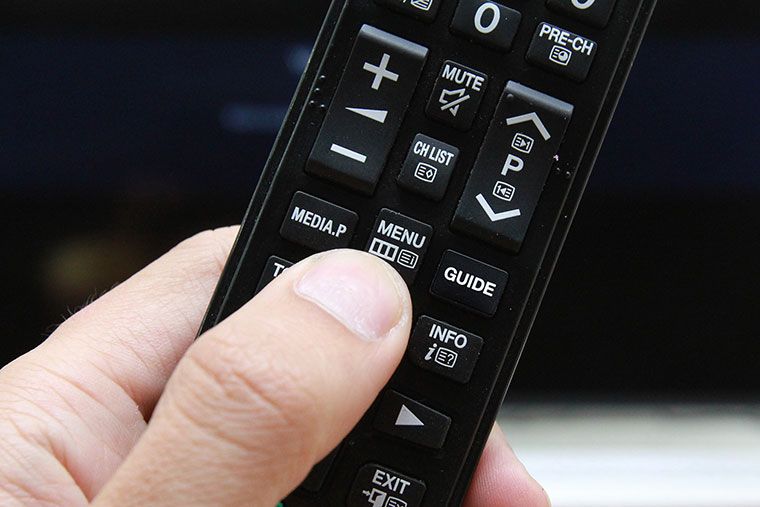 Menu hiện lên, chọn phát sóng Cách sử dụng điều khiển tivi Samsung J5100 > Menu hiện lên, chọn phát sóng