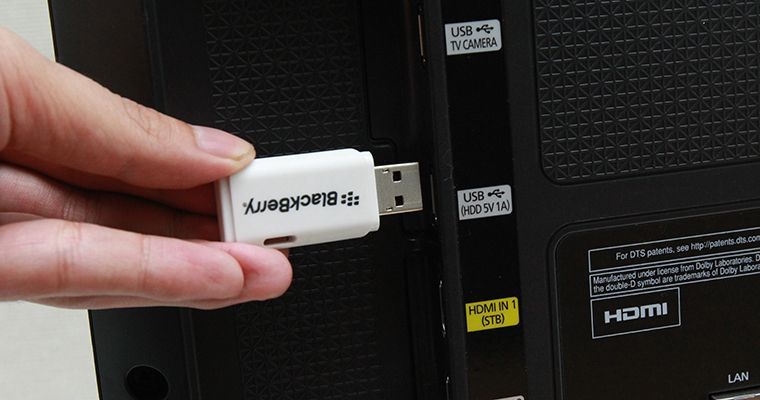 Kết nối USB với tivi để kiểm tra chất lượng video