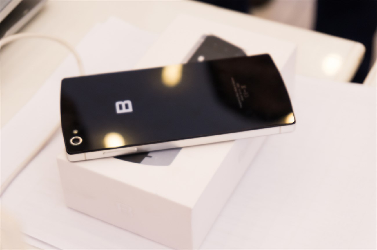 Bphone bị dời ngày phát hành