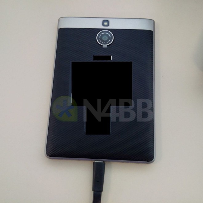 BlackBerry Oslo có thiết kế khá giống BlackBerry Passport 1