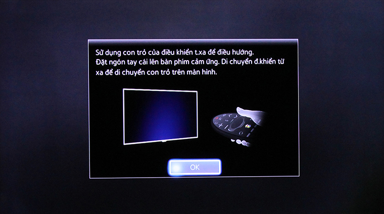 Cách khôi phục cài đặt gốc Smart tivi Samsung bằng phím cơ > Màn hình tiếp theo hiện ra, dùng Remote/Điều khiển từ xa hoặc phím cơ phía sau chọn “OK”.