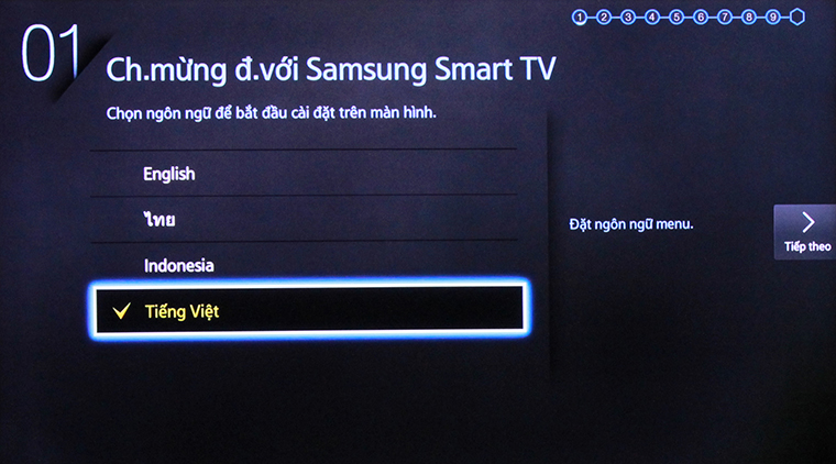 Cách khôi phục cài đặt gốc Smart tivi Samsung bằng phím cơ > Tiếp tục chọn ngôn ngữ cho tivi (Tiếng Việt), sau đó bấm sang phải và chọn “Tiếp theo”.