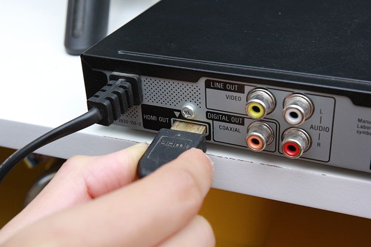 Cắm dây HDMI vào đầu DVD