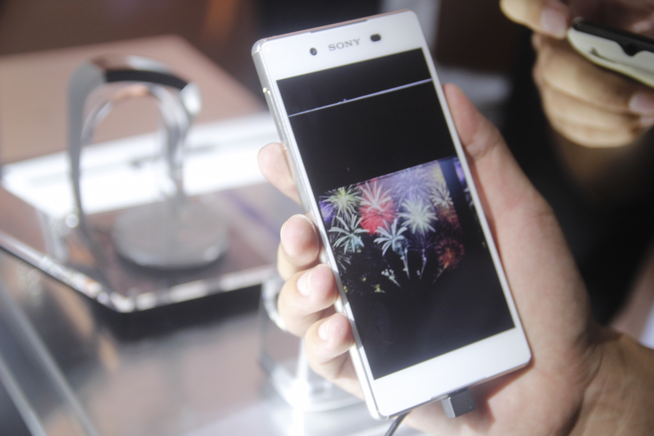 Trên tay Xperia Z3+ 1