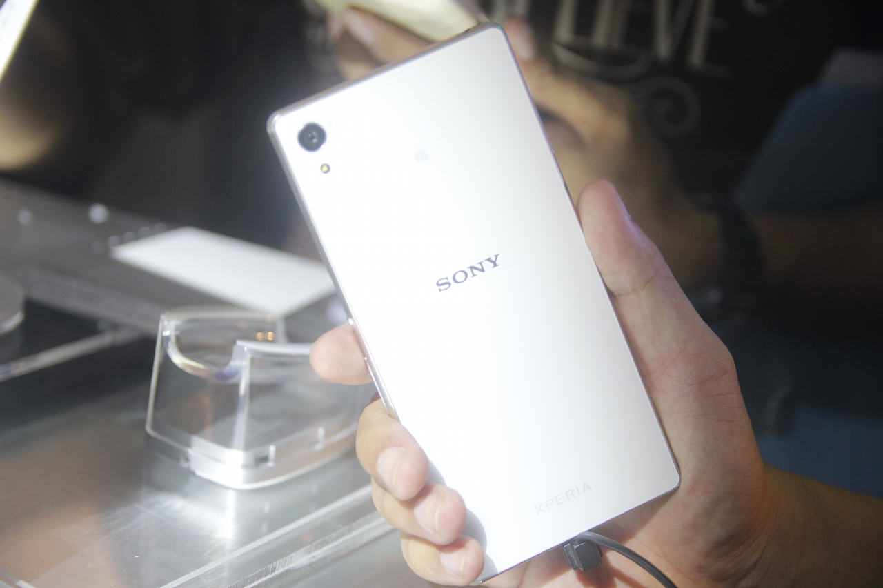 Trên tay Xperia Z3+ 4
