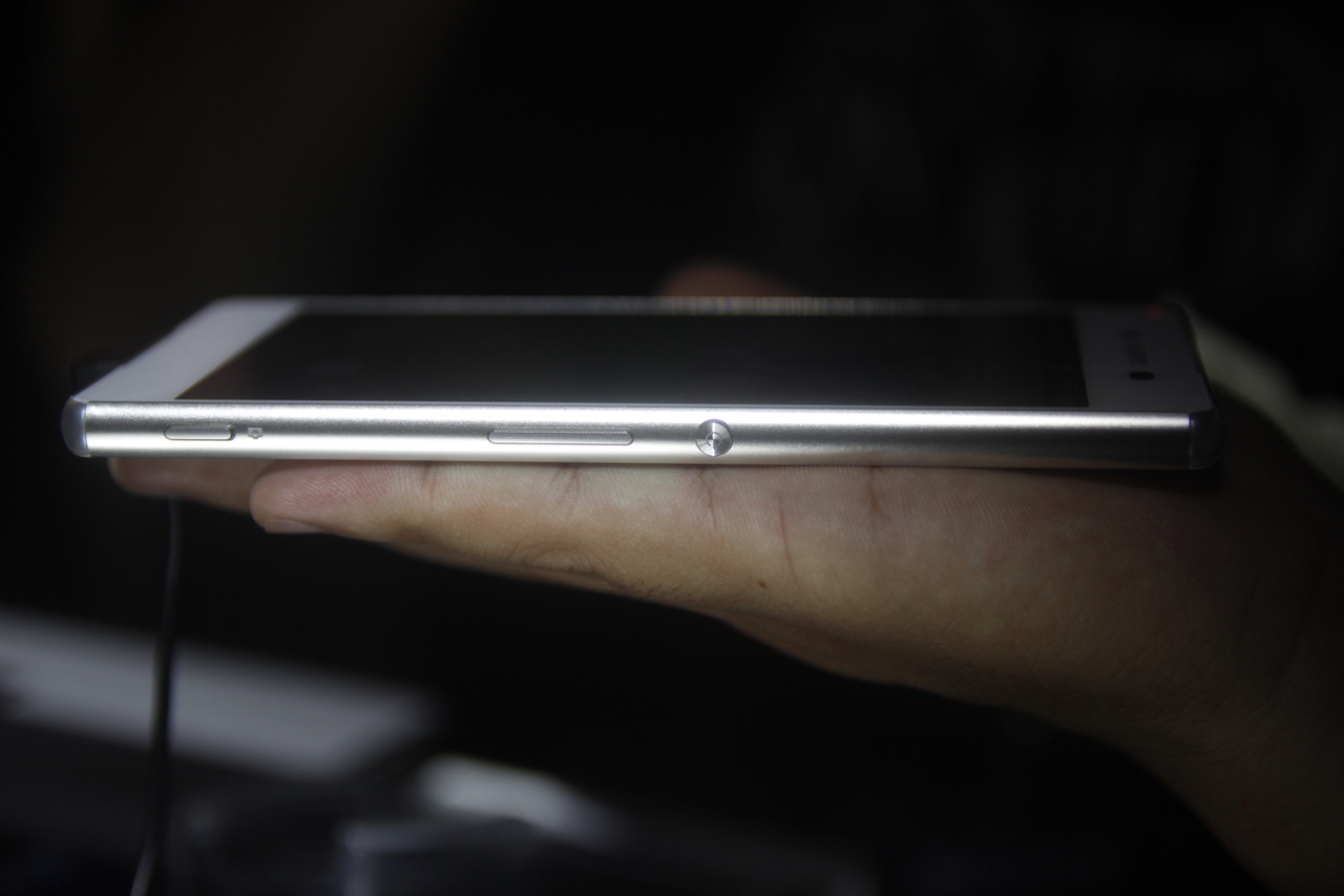 Trên tay Xperia Z3+ 6