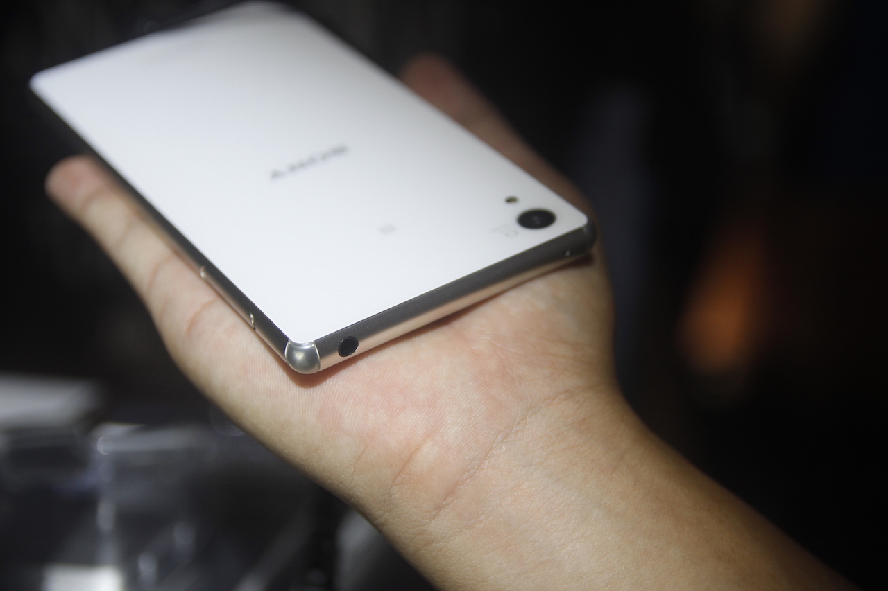 Trên tay Xperia Z3+ 7