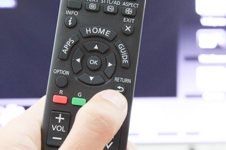 Các bước thiết lập lại từ đầu trên Smart Tivi Panasonic > Nhấn nút RETURN trên điều khiển