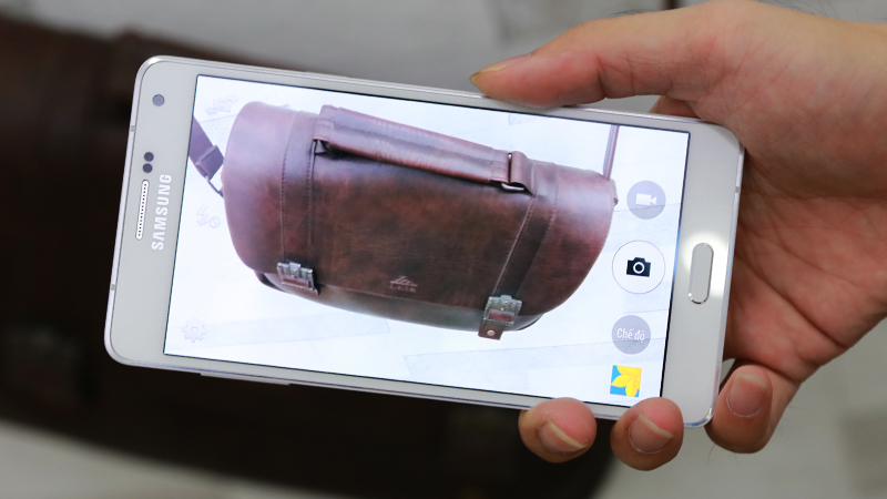 so-sanh-sony-xperia-z3-compact-va-galaxy-a7-11