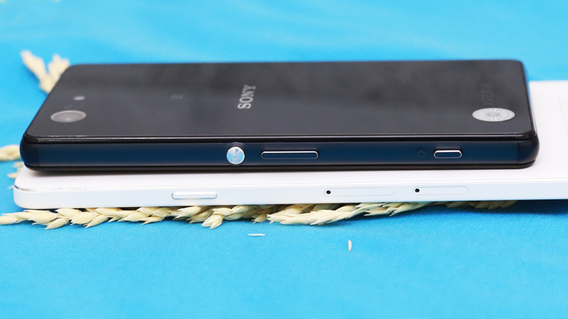 so-sanh-sony-xperia-z3-compact-va-galaxy-a7-3