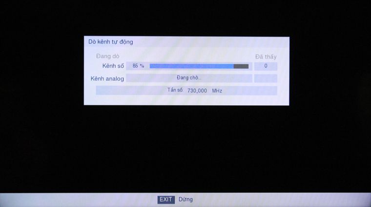 Tivi đang tiến hành dò kênh tự động