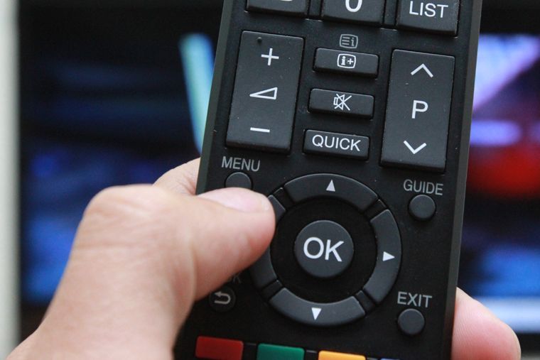 Nhấn vào nút Menu Cách sử dụng điều khiển tivi Toshiba L2450, L5450 và L5550 > Nhấn vào nút Menu