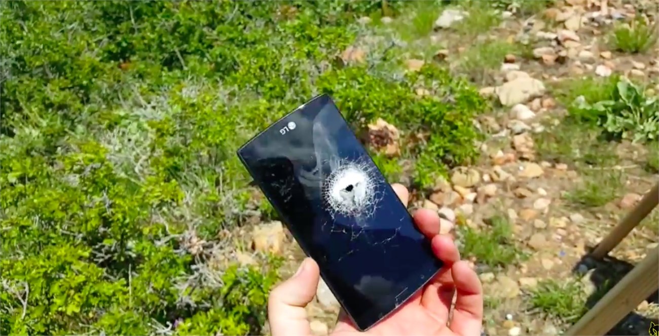 LG G4 bị cho ăn đạn bởi Richard Ryan LG G4 bị cho ăn đạn bởi Richard Ryan