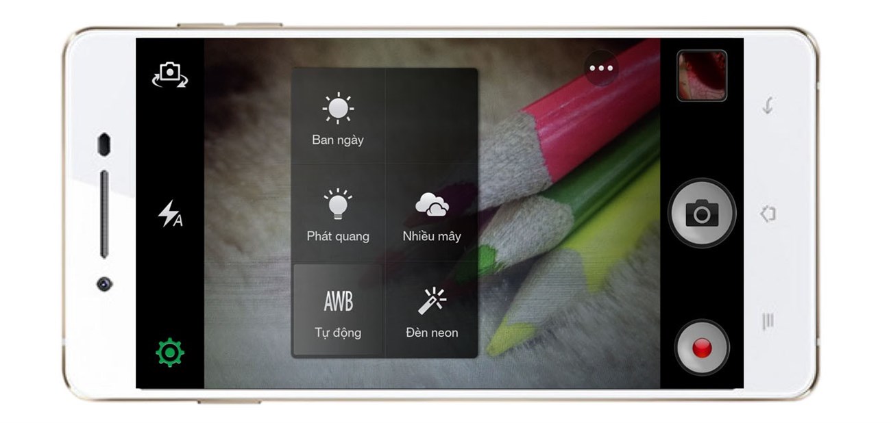 Có 5 hiệu ứng cân bằng trắng khác nhau cho người dùng lựa chọn Có 5 hiệu ứng cân bằng trắng khác nhau cho người dùng lựa chọn