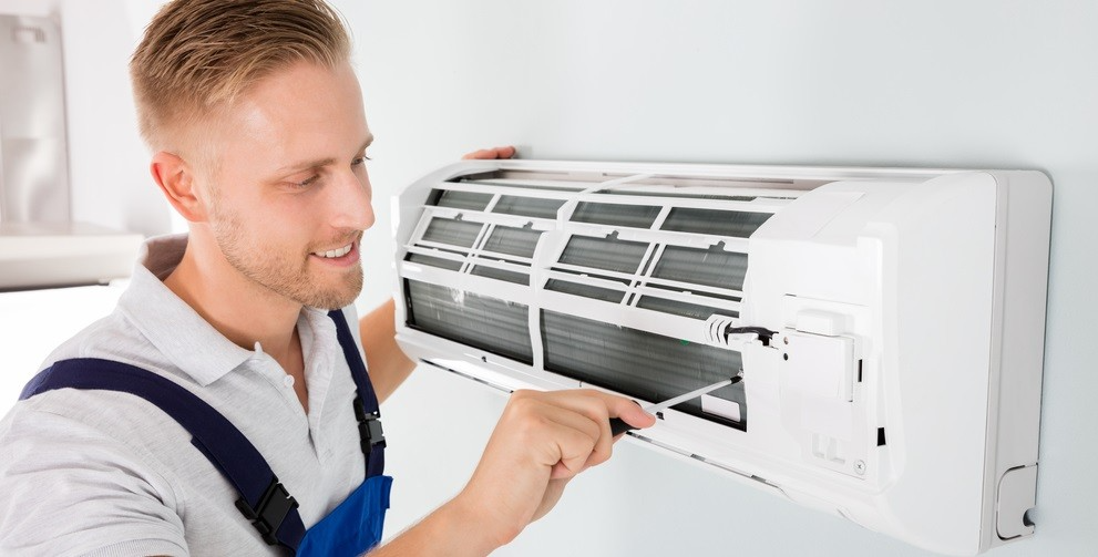 Máy lạnh Inverter hay máy lạnh thường hoạt động êm ái hơn? > Ốc vít và phụ kiện trên máy lạnh bị lỏng