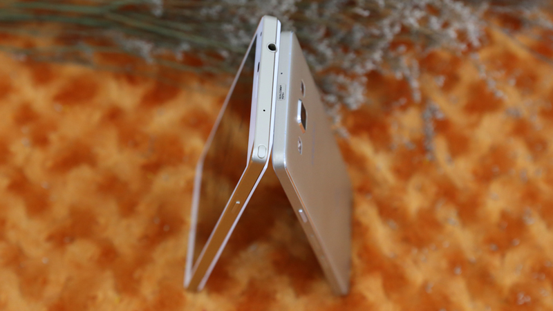 So sánh Samsung Galaxy A5 và Pantech Vega Iron 2