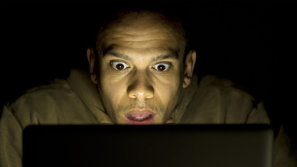 Dán mắt suốt vào màn hình kỹ thuật số