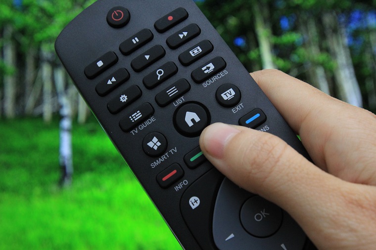 Cách kết nối mạng trên Smart tivi Philips > Nhấn nút Home