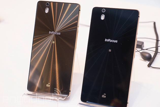 InFocus M810 rất giống một thành viên trong gia đình Xperia Z