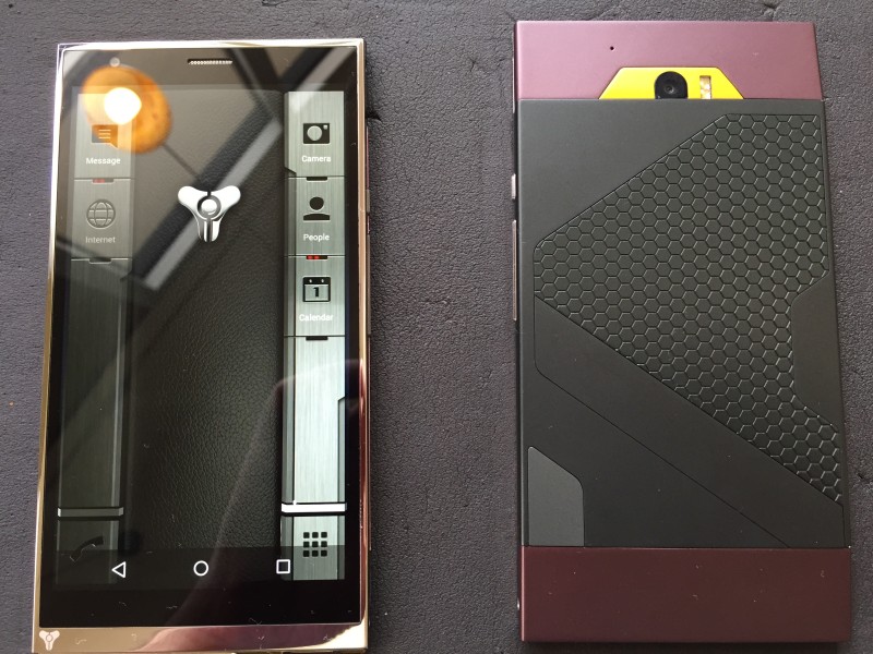Turing Phone được làm từ kim loại lỏng