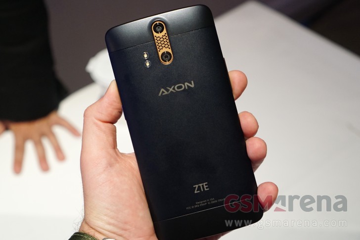 Mặt sau của ZTE Axon