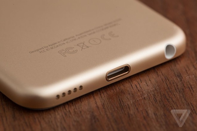 Các góc cạnh của máy 4 Các góc cạnh của máy 4