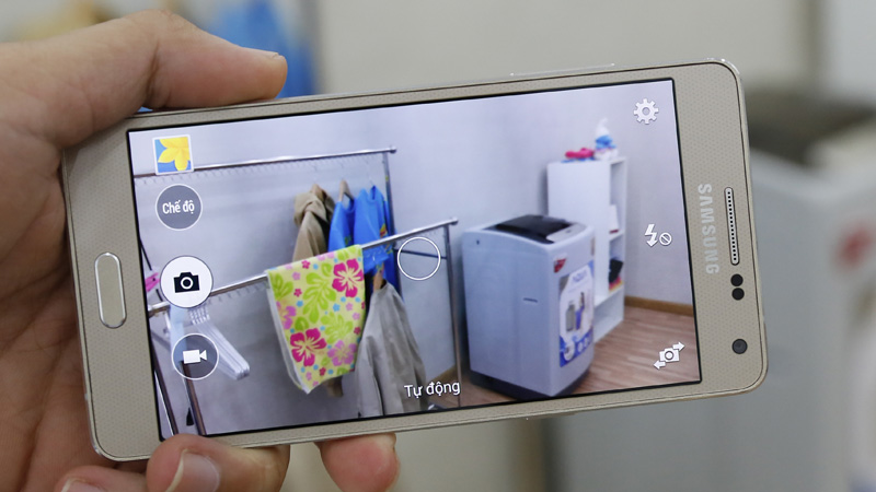 So sánh HTC One E8 Dual và Samsung Galaxy A5 So sánh HTC One E8 Dual và Samsung Galaxy A5