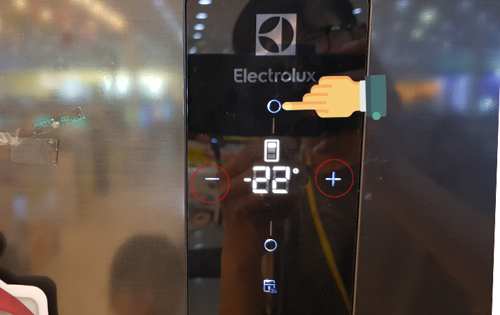 Cách sử dụng bảng điều khiển tủ lạnh Electrolux Inverter 334 lít EME3500BG > Chỉnh nhiệt độ ngăn đá (ngăn đông)