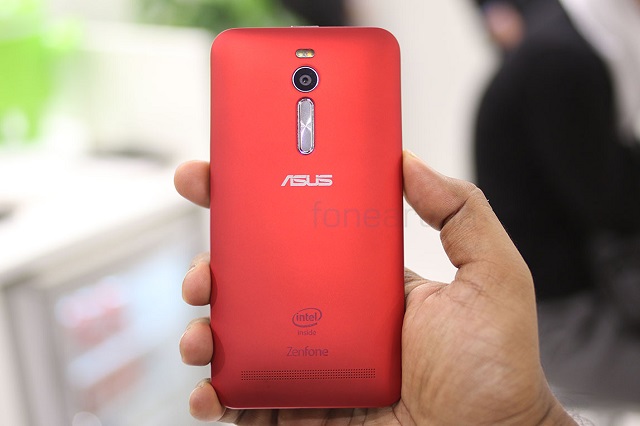 Mặt lưng Zenfone 2 4-doi-thu-zenfone2