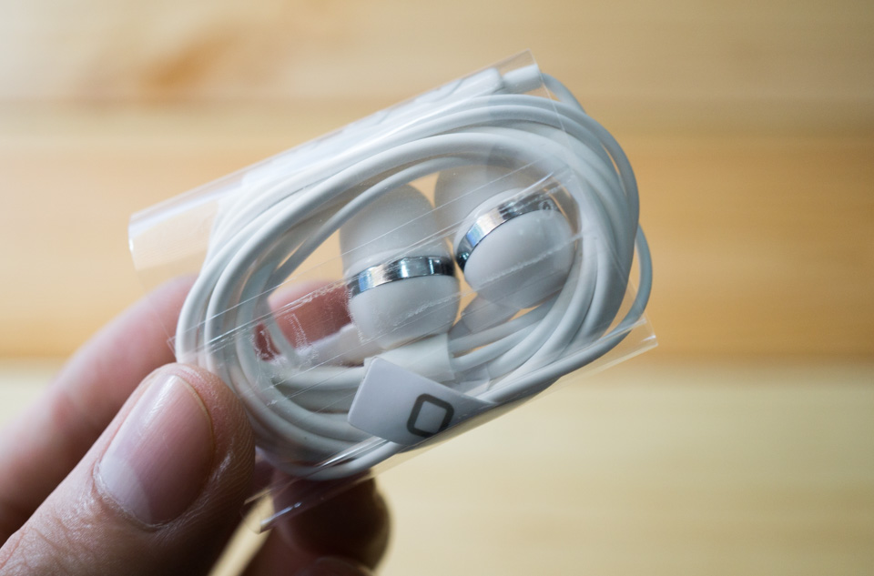 Tai nghe Q GLAM dap-hop-tren-tay-nhanh--q-glam