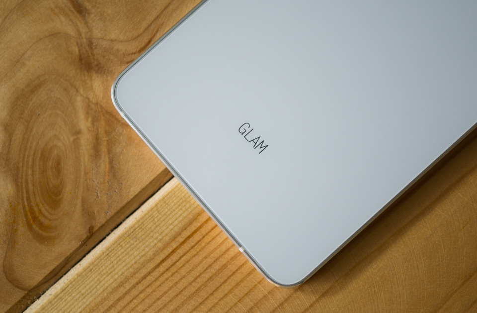 Mặt lưng Q GLAM dap-hop-tren-tay-nhanh--q-glam