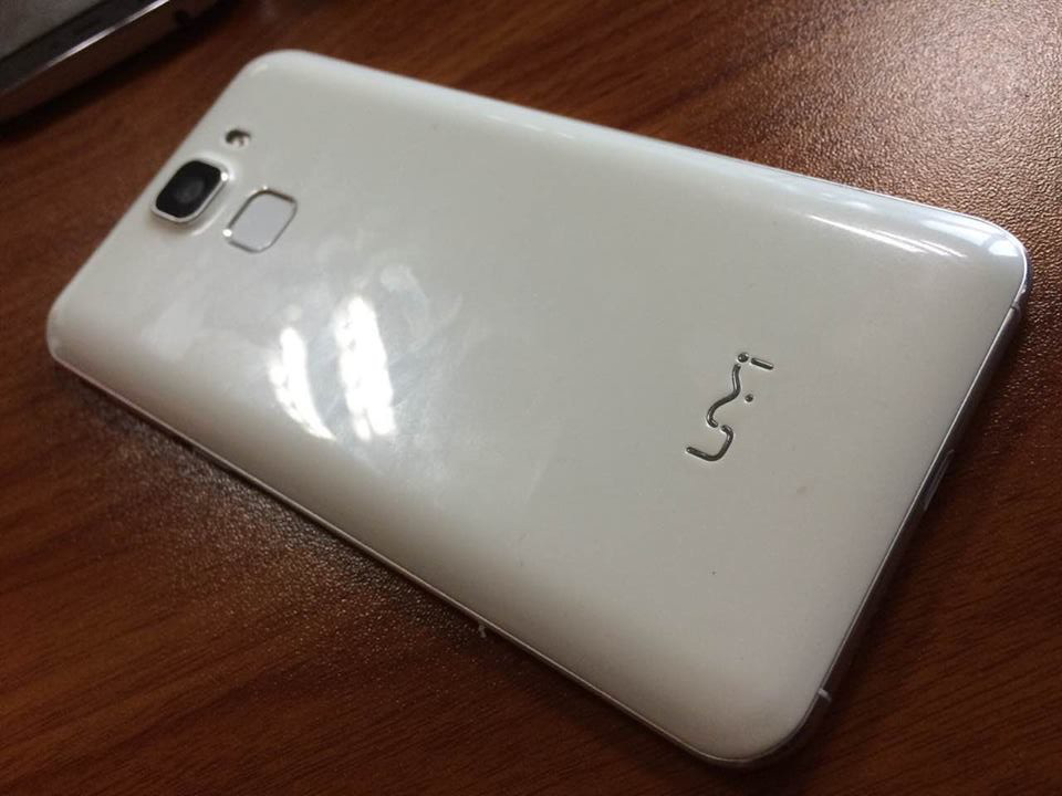 Umi Hammer S có thiết kế khá chắc chắn Umi Hammer S có thiết kế khá chắc chắn